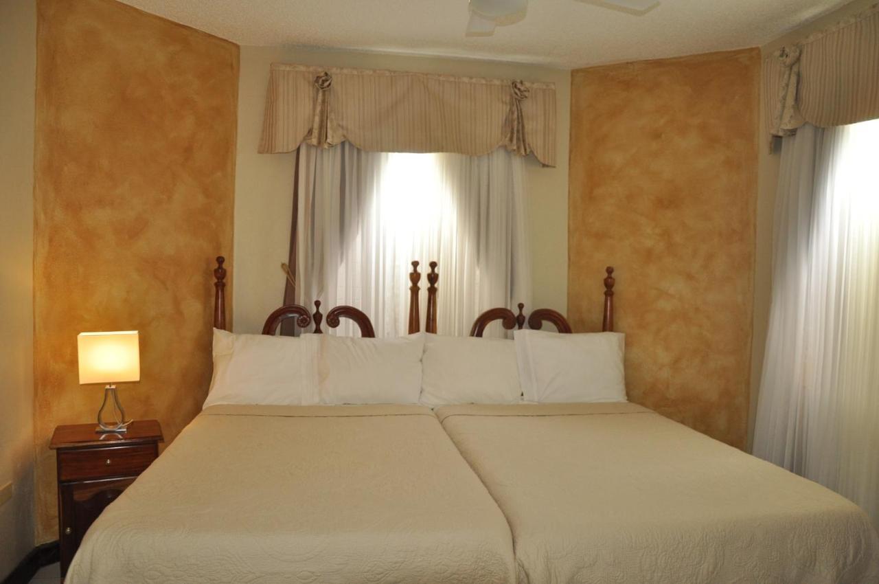 Beach Penthouse A25 Sandcastles オーチョ・リオス エクステリア 写真