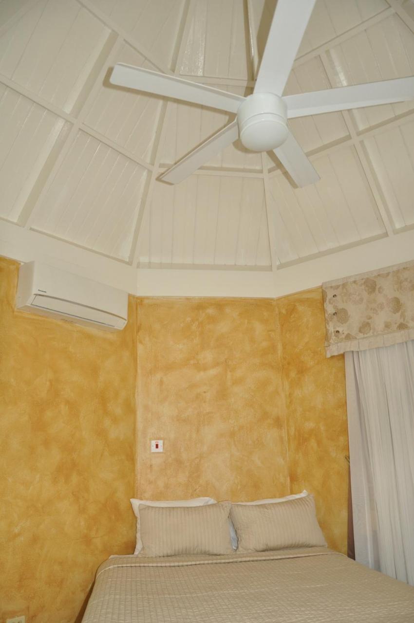 Beach Penthouse A25 Sandcastles オーチョ・リオス エクステリア 写真