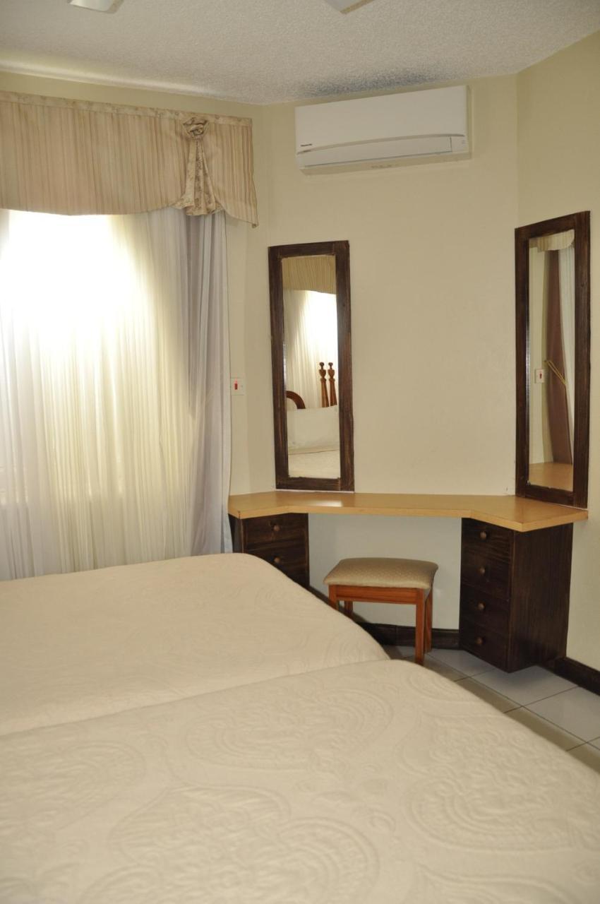 Beach Penthouse A25 Sandcastles オーチョ・リオス エクステリア 写真